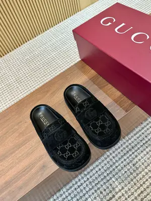 2025🆕[P640]福利新品厚底GuCci互扣式刺繡大G橫帶穆勒鞋 🆕迷你GG壓紋包頭拖鞋🔥勃肯半拖🆕官網同步，原版一比一複製，最高版本🆙👏🔥所有材質細節均與YB一致💪👍 常年做貨。