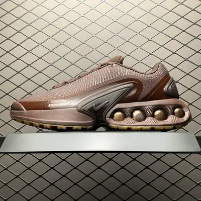 💰550 純原NK Air Max Dn 氣墊跑鞋 HQ3837-200 新版本出貨 全新鞋款在同側採用了圓柱倉式的設計，不僅有防滑耐磨性功能，還搭配了周圍一圈柔軟的泡棉材質，提供全新的複合腳感八成還是泡棉腳感 尺碼：36 37 38 3