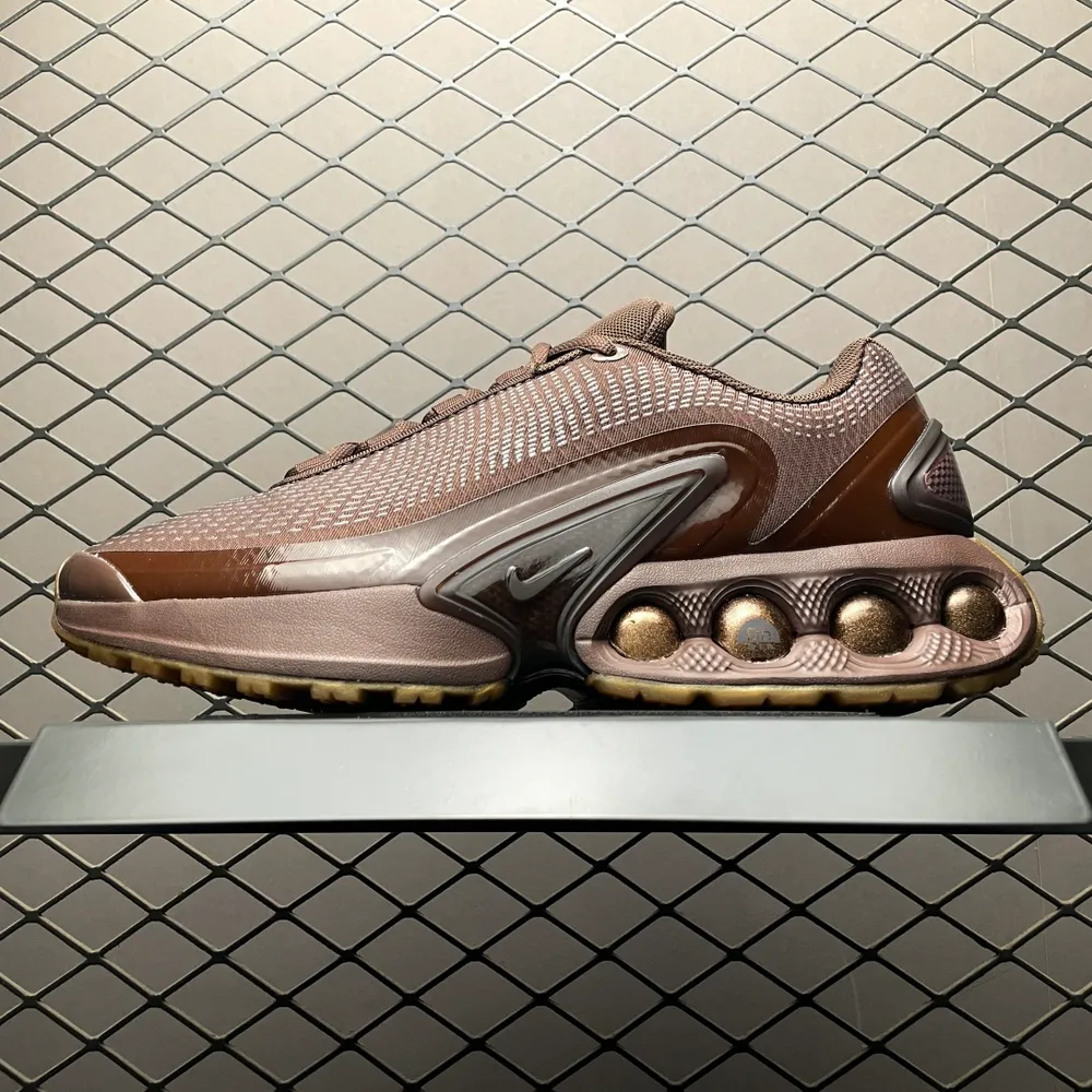 💰550 純原NK Air Max Dn 氣墊跑鞋 HQ3837-200 新版本出貨 全新鞋款在同側採用了圓柱倉式的設計，不僅有防滑耐磨性功能，還搭配了周圍一圈柔軟的泡棉材質，提供全新的複合腳感八成還是泡棉腳感 尺碼：36 37 38 3