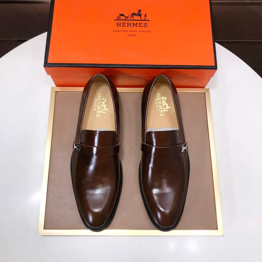 工廠💰【愛馬仕 HERMES】（牛皮內裡）🍀義大利頂級奢侈🍀他不追求新奇的款式和華麗的色彩，以其完美無瑕、優雅、經典的風格吸引著成功男士的青睞正裝皮鞋 這款非常非常舒適，簡潔穩重的款式讓您輕鬆搭配任何風格！版型絕對原版套楦1:1精製，