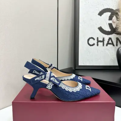 Dior |  迪奧早春新品走秀款CD刺繡logo涼鞋！ 硬貨上新🆕❥代購級別！高階感十足！國內外博主刷爆的一款，復古又時髦   上腳美炸了！官網主推款★