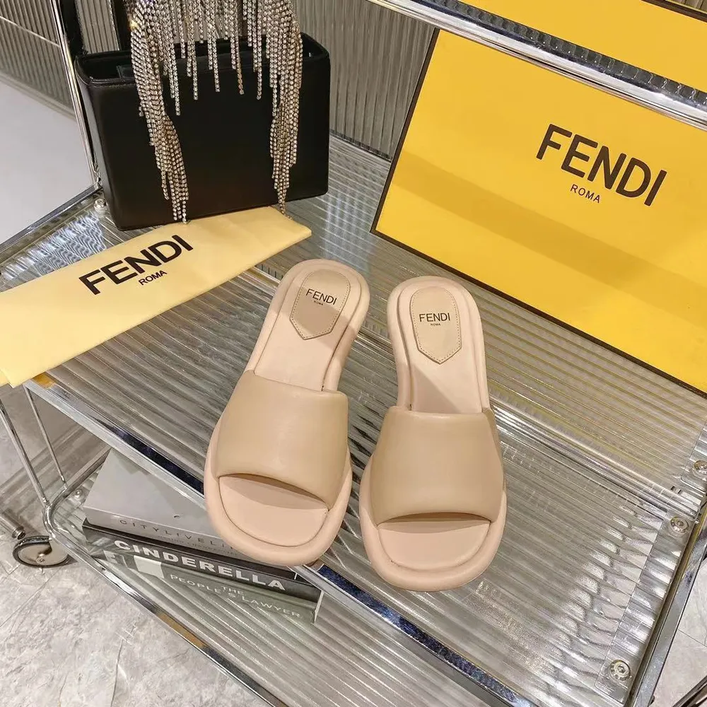 2023最新Fendi芬迪系列水臺拖鞋頂級上新啦💫✨